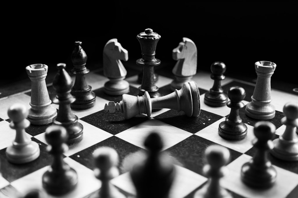 Schach, Schachmatt, Schachfiguren, Schwarz-Weiß, monochrom, schön, emotional, Niederlage, verloren, Dilemma, Problem, Spiel, Schach, Schach, Schach, Schach, Schach, Dilemma, Problem - hier sinnbildlich für das Dilemma bei der Selbstarbeit